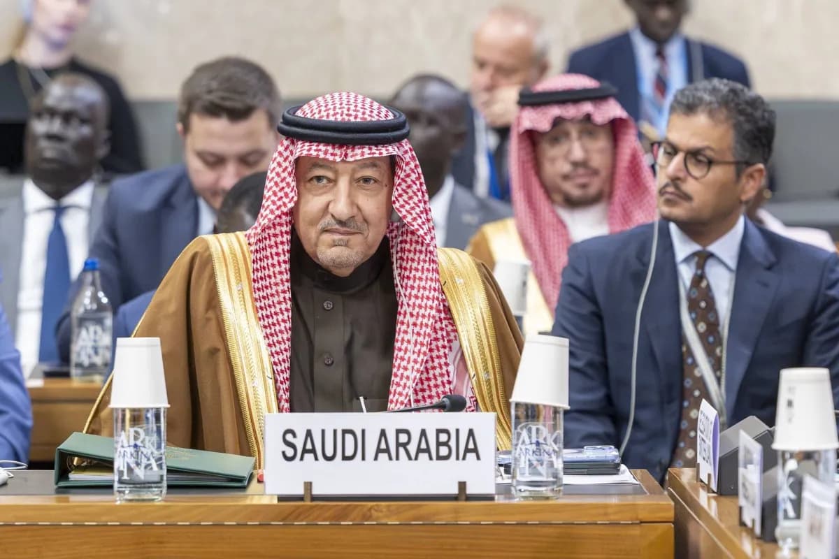 السعودية: لا مساواة بين الحكومة والميليشيات