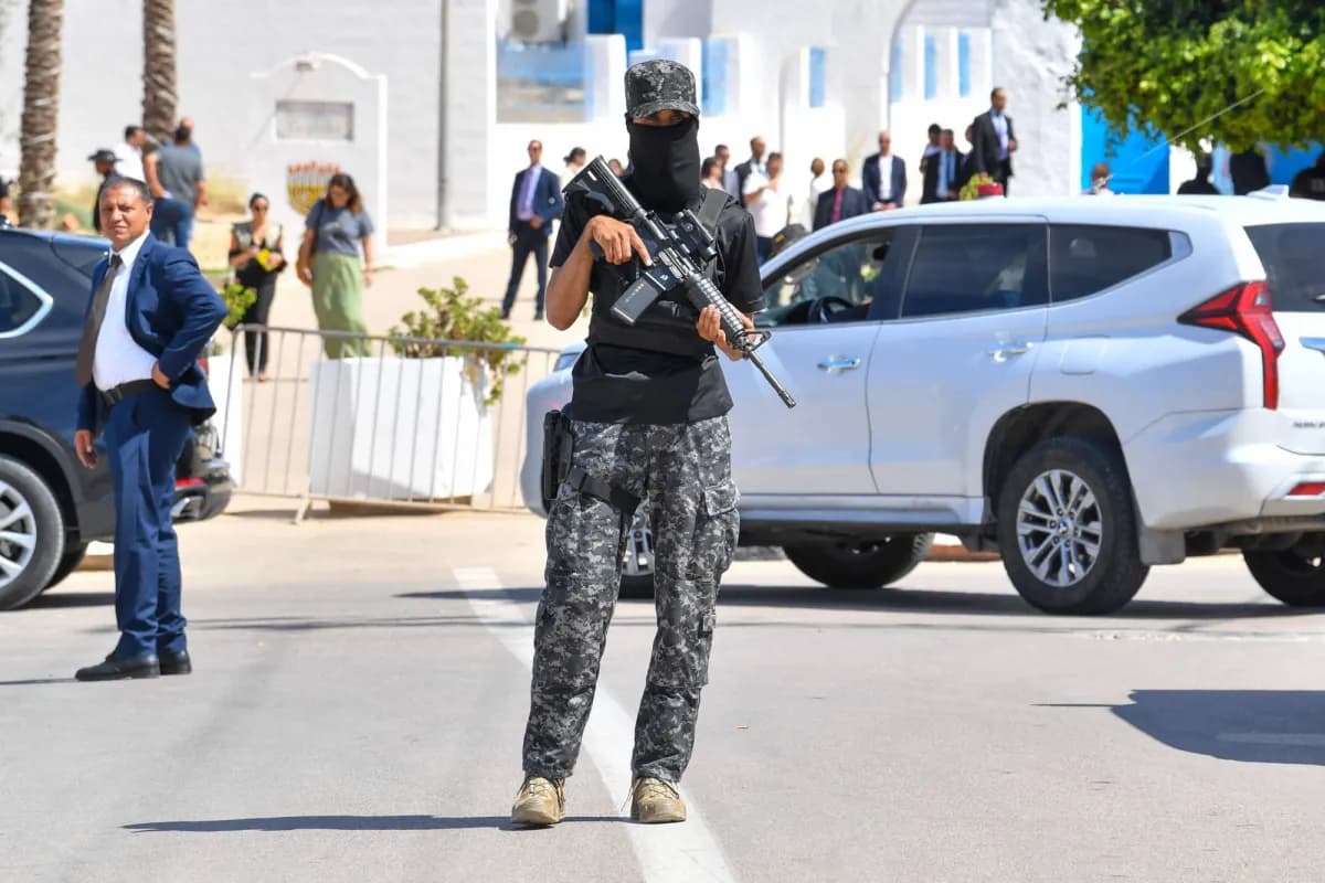 Tunisia police and protesters clash