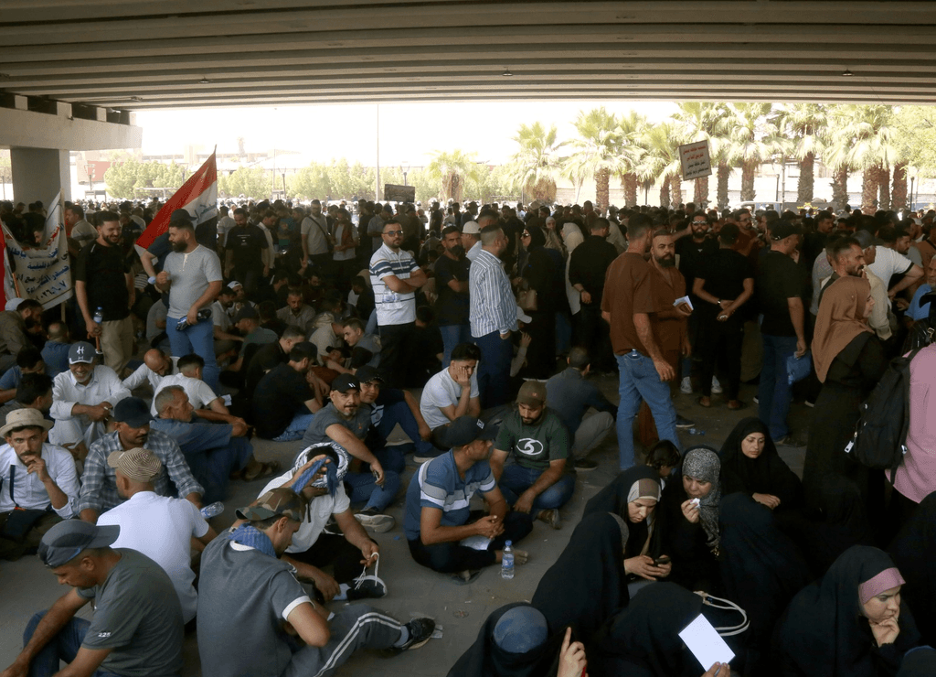 Alumni protest for job grade upgrades