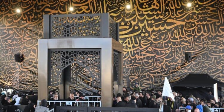 Palestinian delegation honors Nasrallah shrine