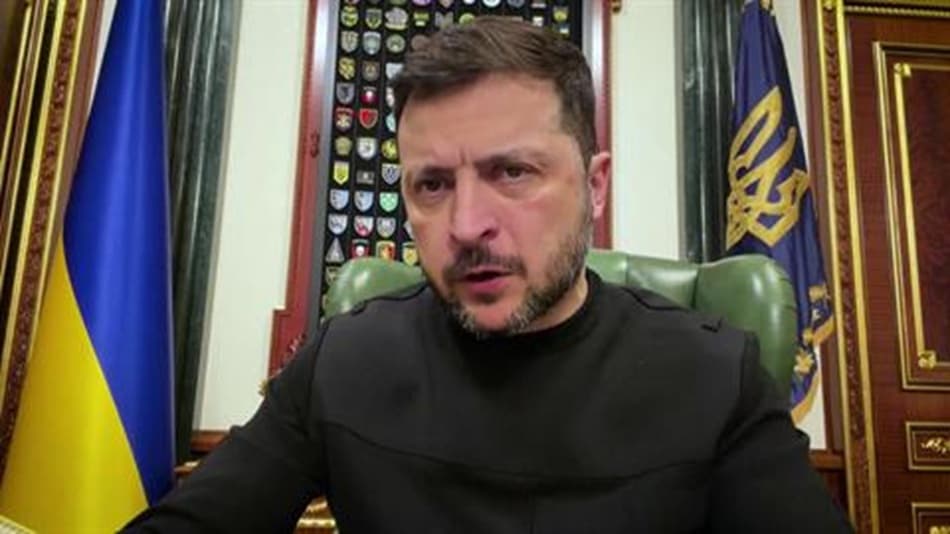 زيلينسكي: حل قضية الأراضي يتطلب لقاء الرؤساء