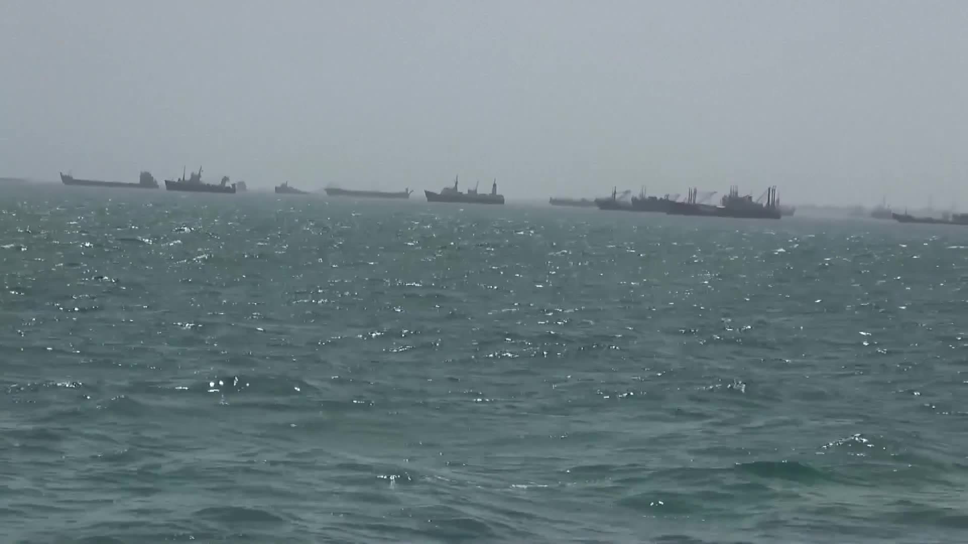 Iran: US delays Hormuz navigation