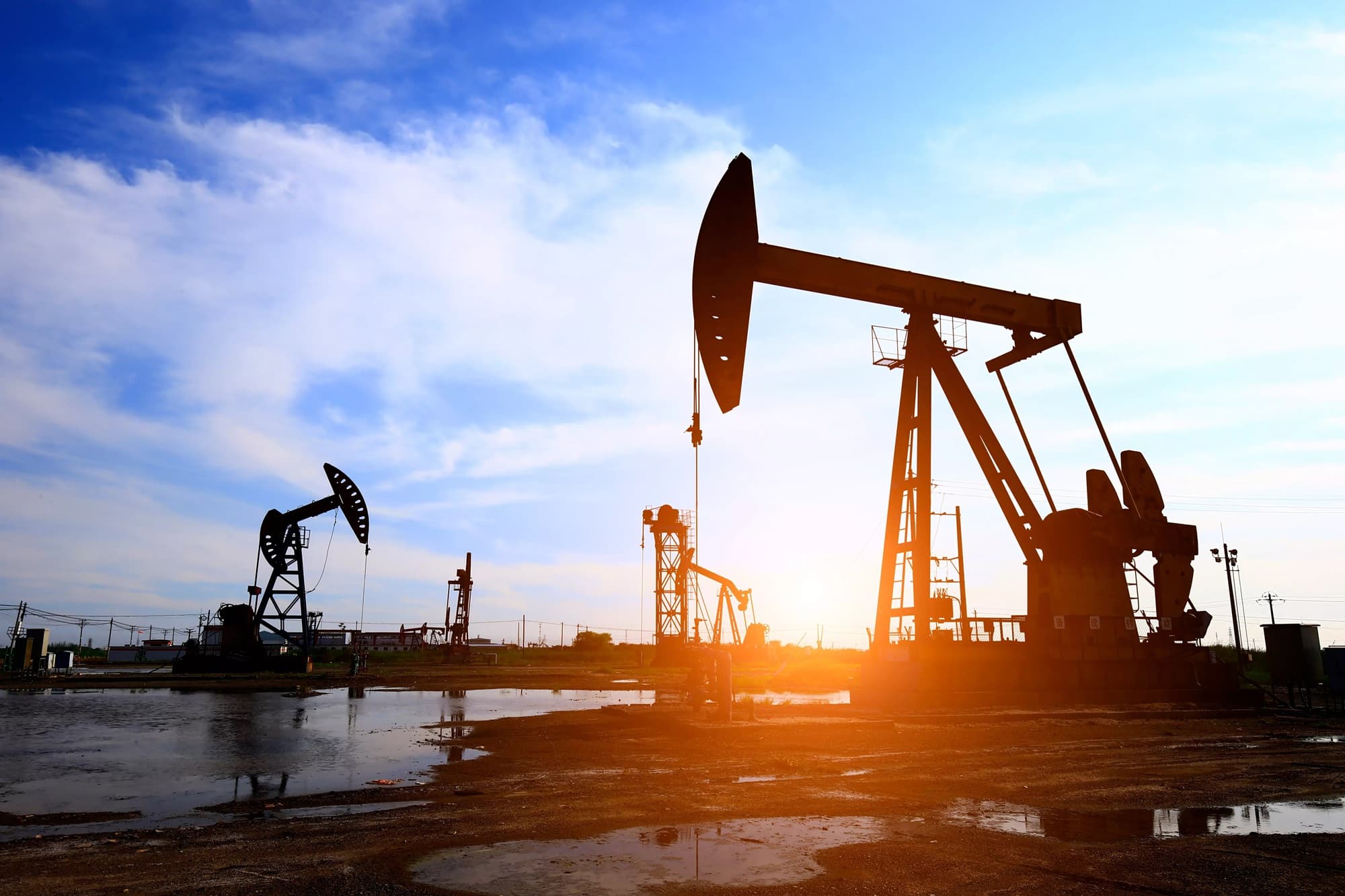Oil climbs 1% on Middle East supply worries