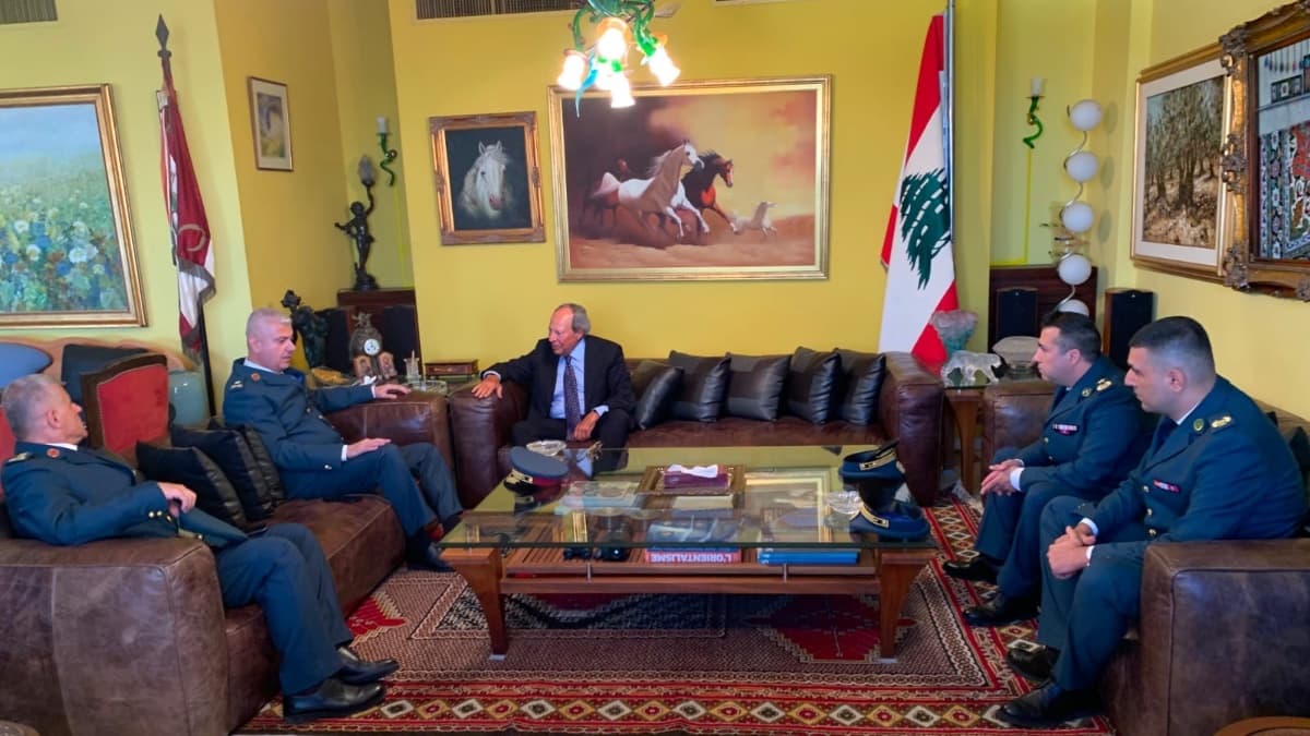 President Lahoud praises army leadership