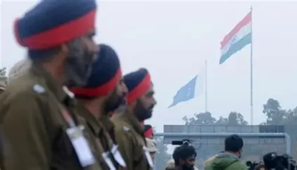 Indian and Pakistani troops clash in Kashmir