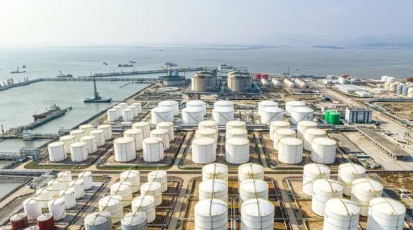 US oil reserves drop below 300M