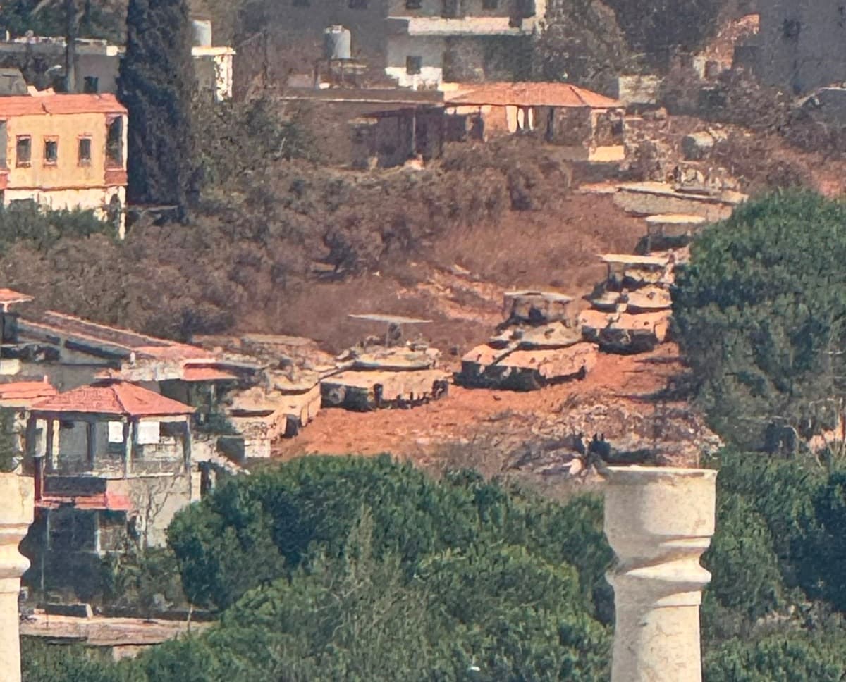 Enemy tanks advance in Eastern Zoukarek
