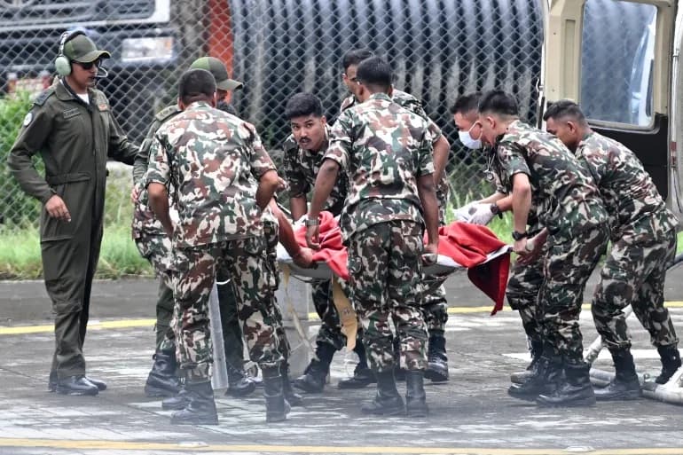 إنقاذ شخصين بعد 9 أيام من فيضانات نيبال