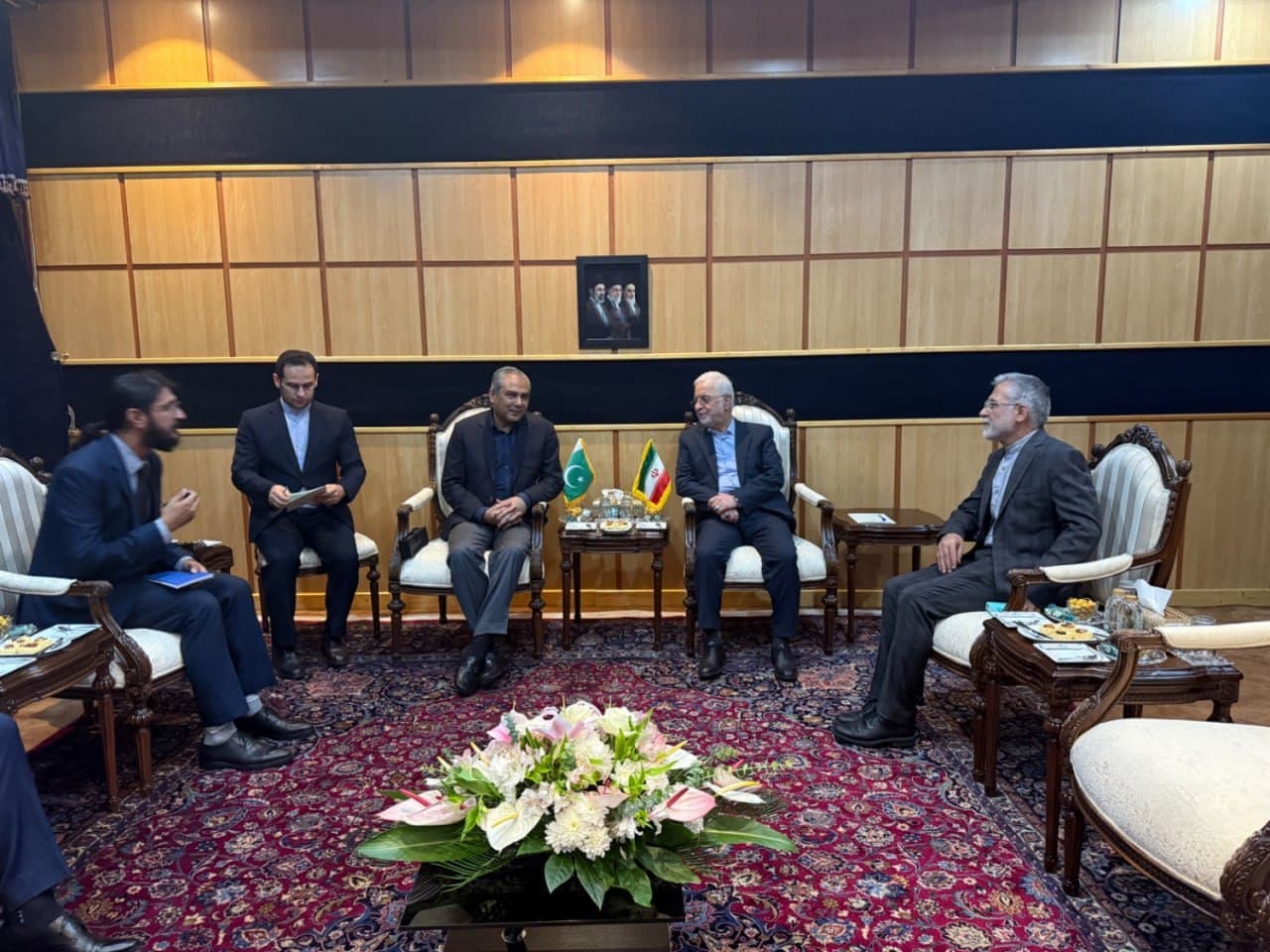 Iran and Pakistan ministers meet in Tehran