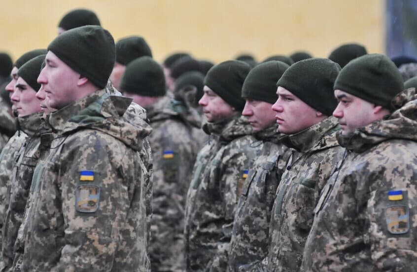 Ukrainian Army Confronts Staffing Challenges