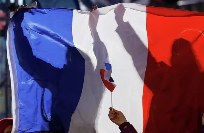 France school protests lead to 2000 student detentions