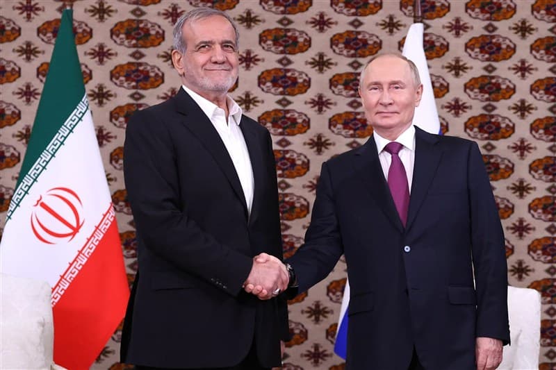 Bishkian and Putin Discuss Ties in Turkmenistan