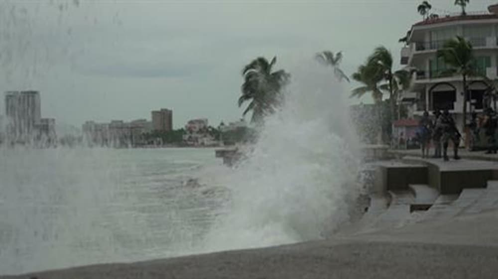 Mexico Hurricane Simon shifts course