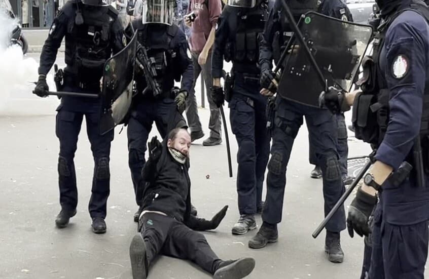 Financial Times: France protests expose government weakness