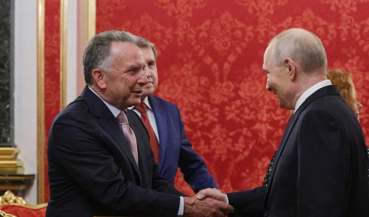 Vitecov Presents War Settlement Plan to Putin