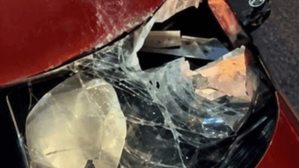 Perpetrator detained after stone attack on cars
