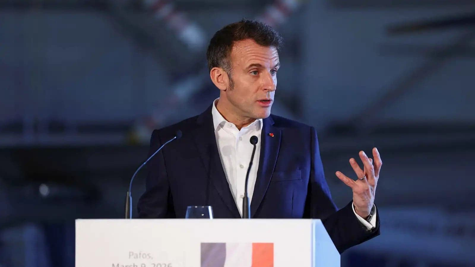 Macron supervises missile launch from submarine