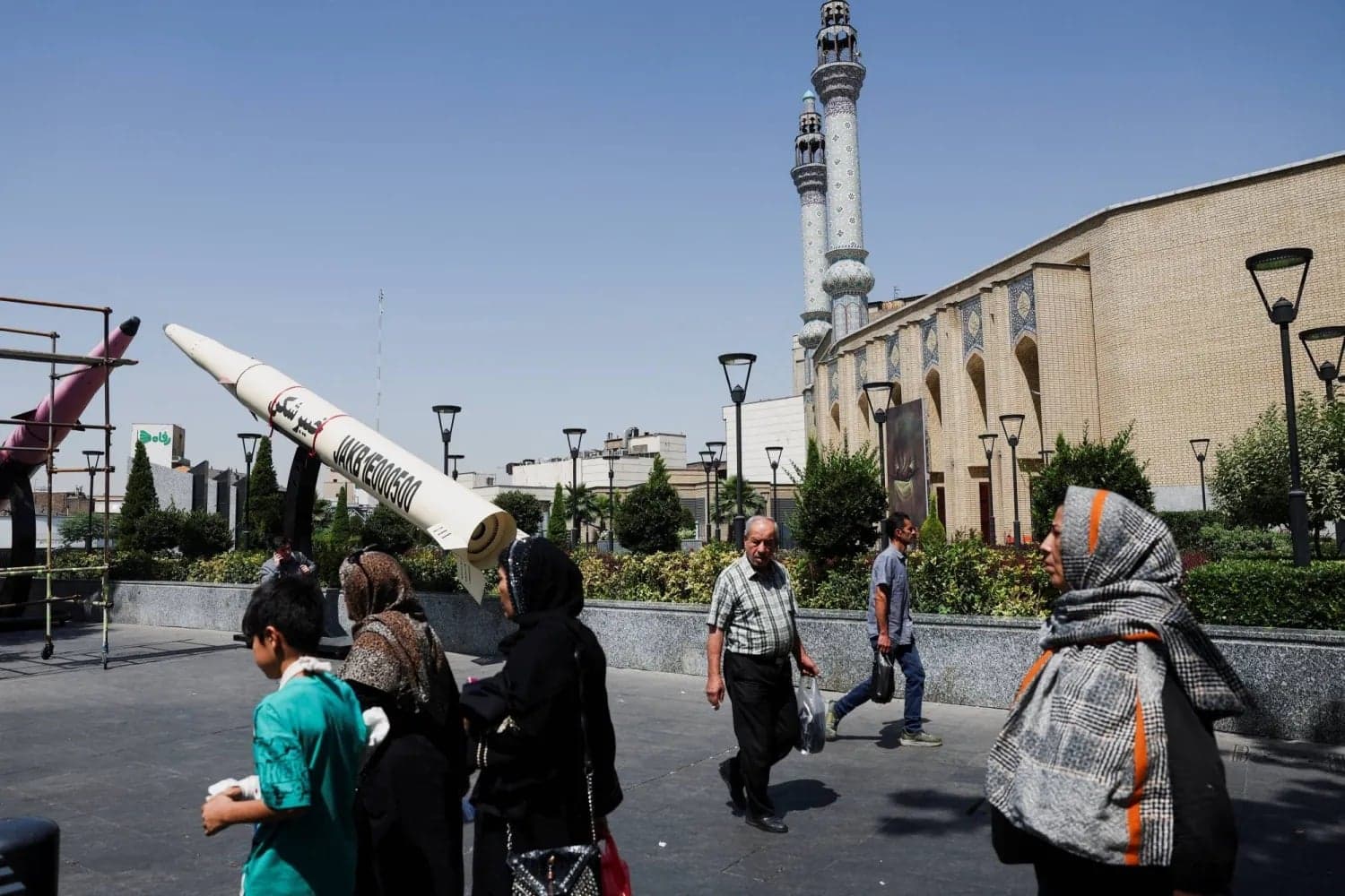Conflict and blockade halt Iran's daily life