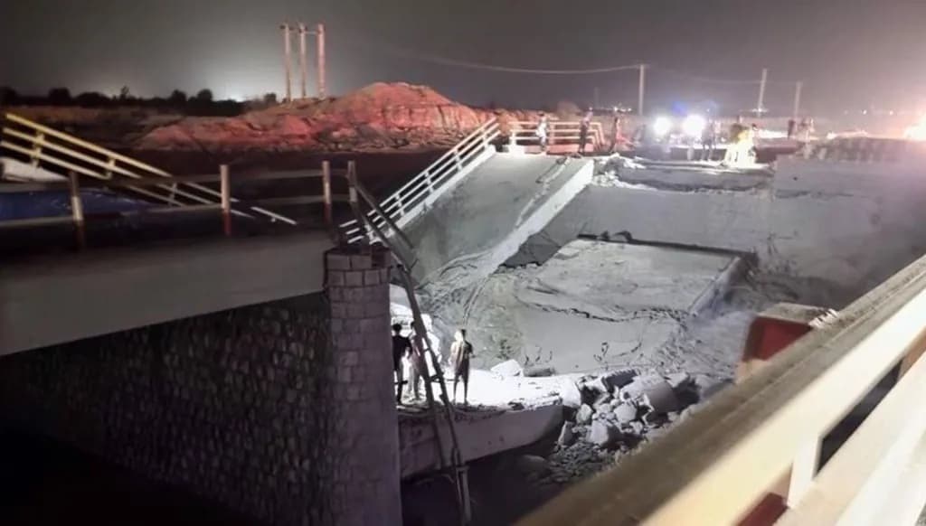 Iran bridges targeted ahead of ground assault
