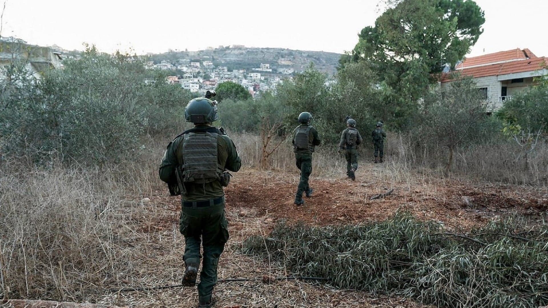 Israel suspends border site fortification