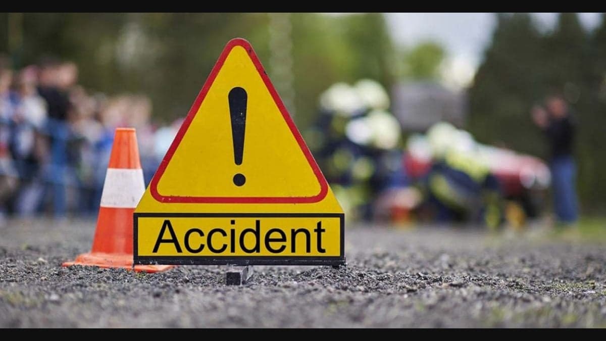 Car crashes on Tayi Al-Jawz road injuring three youths
