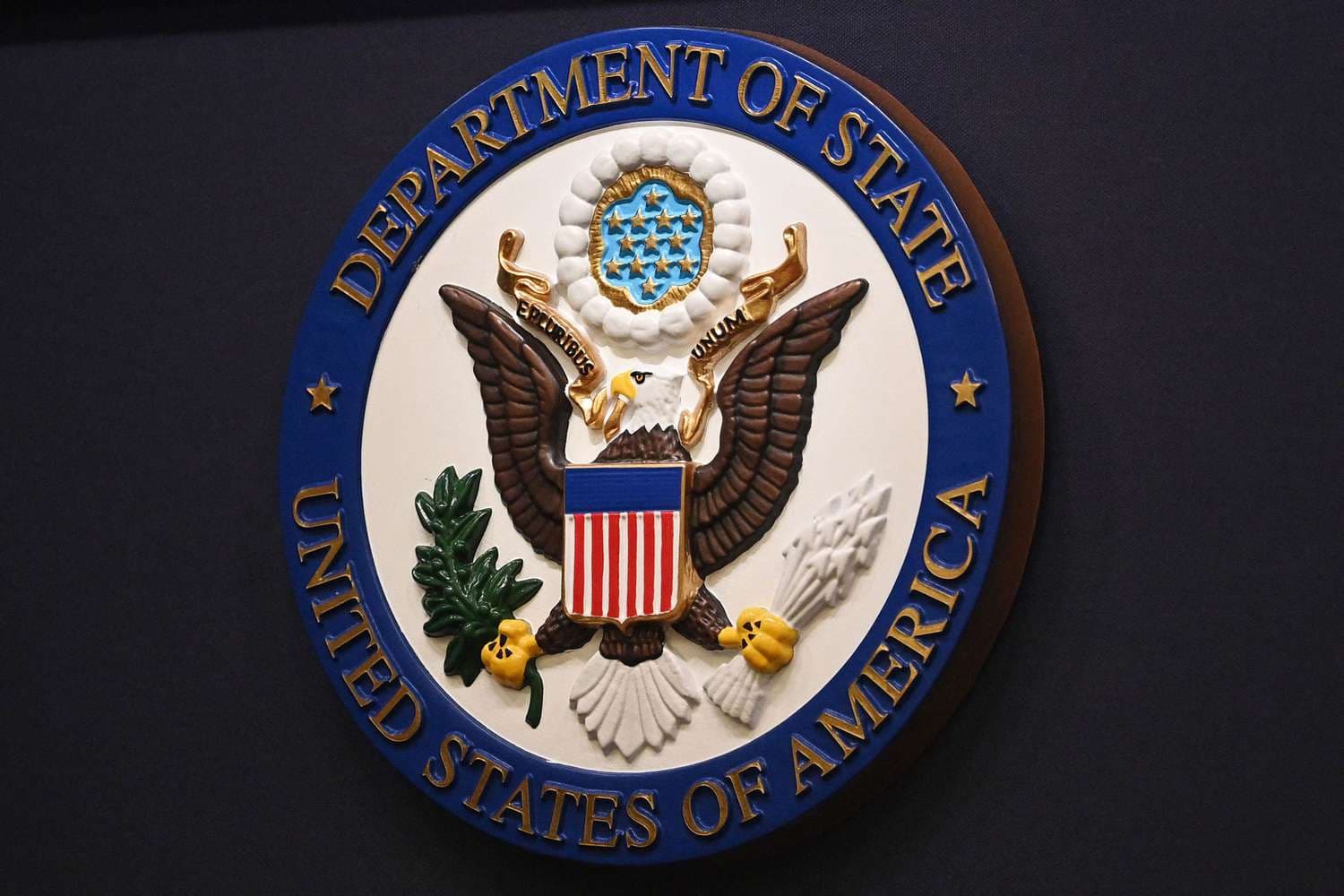 Washington warns banks on Iran activities
