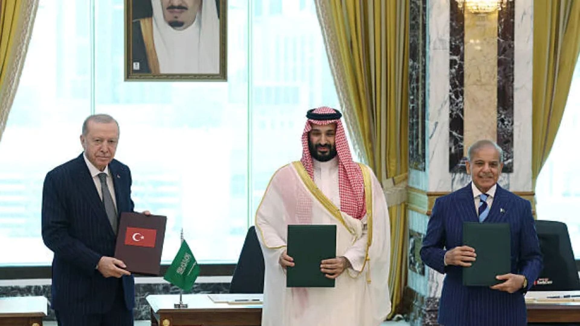 مكة تبرز دورها في توازن المنطقة لبنان وسوريا