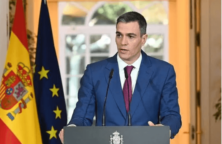 رئيس وزراء إسبانيا ينفي مسؤولية المغرب عن تدفق اللاجئين