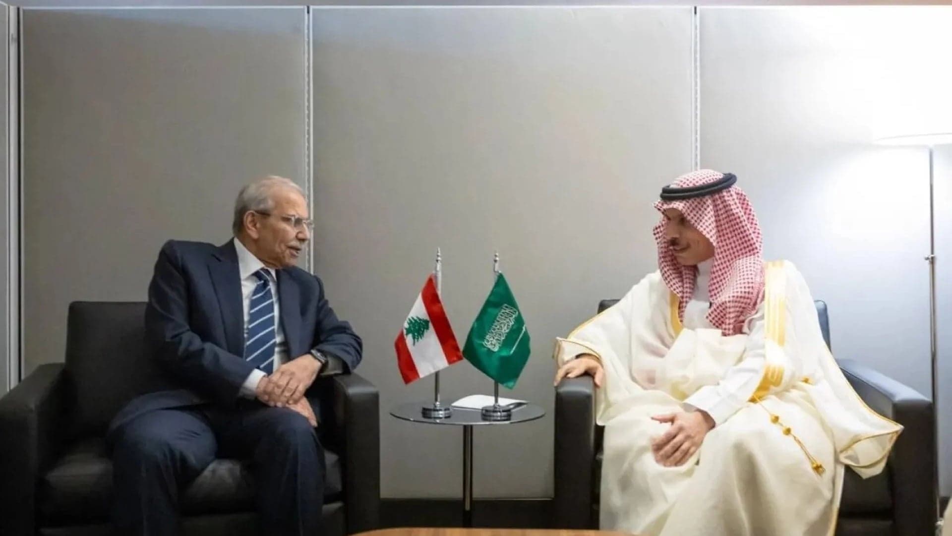 أصدقاء لبنان يدعمون مطالبه ويطلبون أوراق قوة