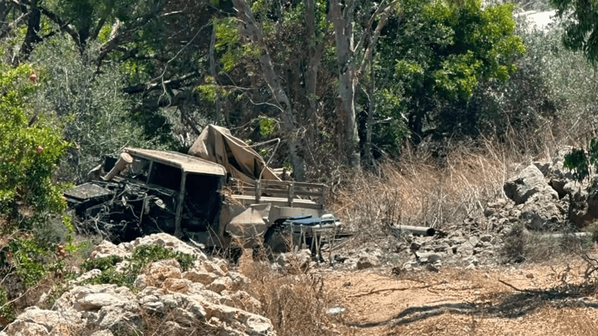 Explosion in Al-Mansouri injures three