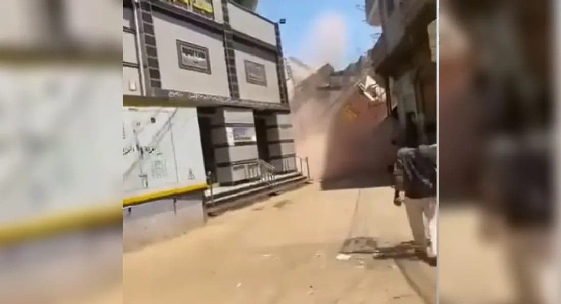 انهيار منزل على مسجد بعد صلاة الجمعة في مصر