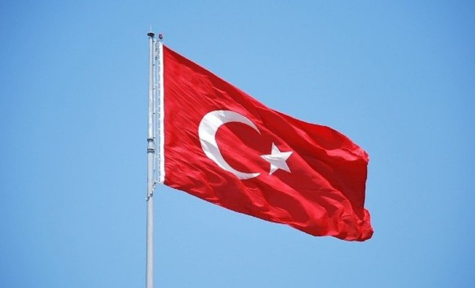 Ex-Turkish minister steps down over fund scandal