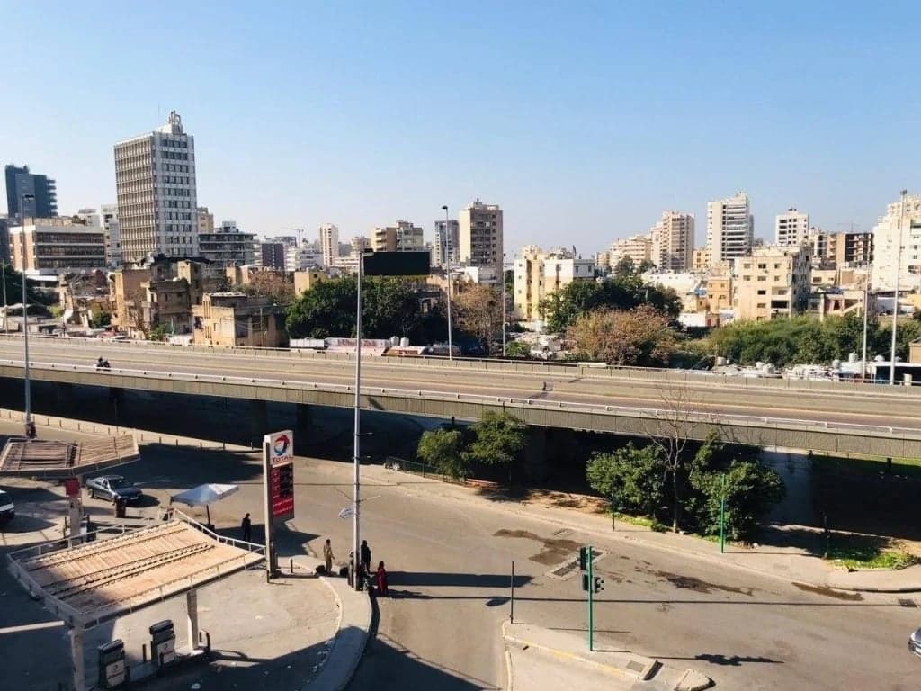 Gunfire at Alkula café injures people