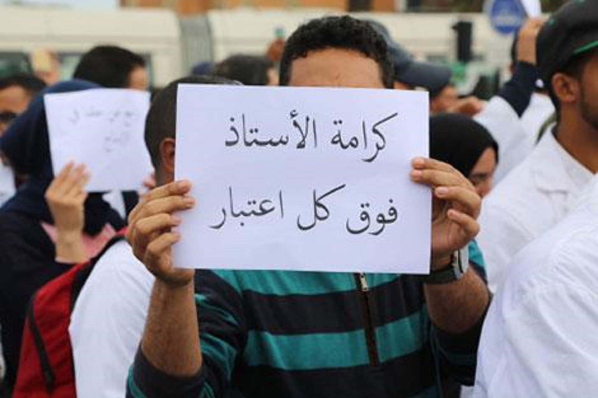Lebanese Contracted Staff Must Follow Resolution 17 or Strike