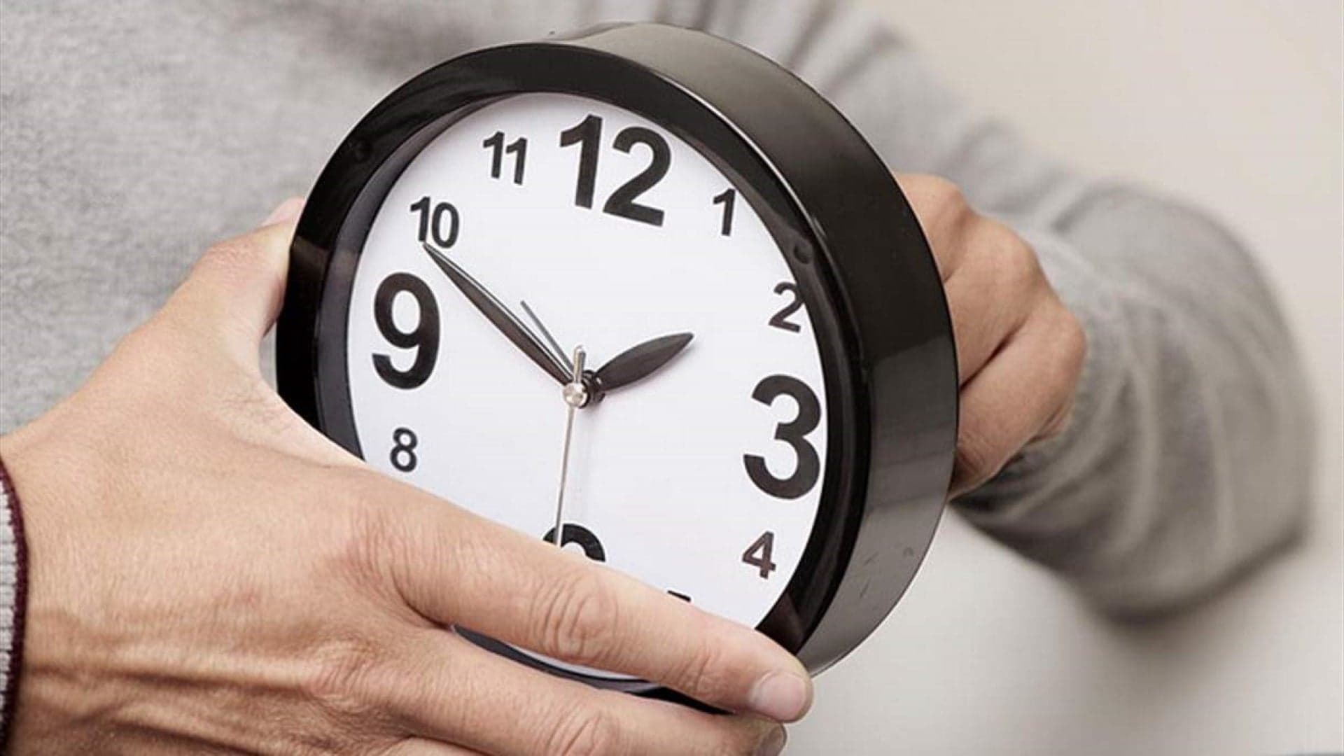 عودة التوقيت الشتوي تذكير بتأخير الساعة