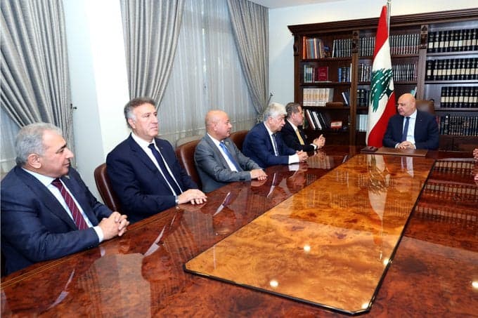Aoun Urges Palestinians on Arms Control