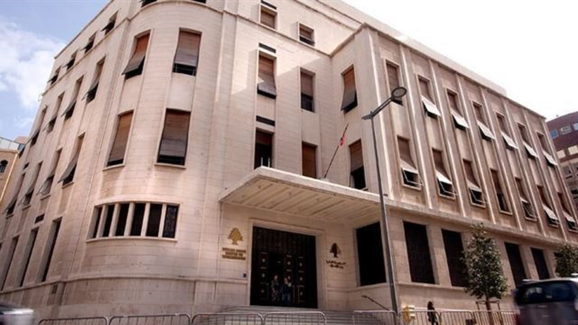 زحمة مراكز الدفع بسبب رسوم الهواتف