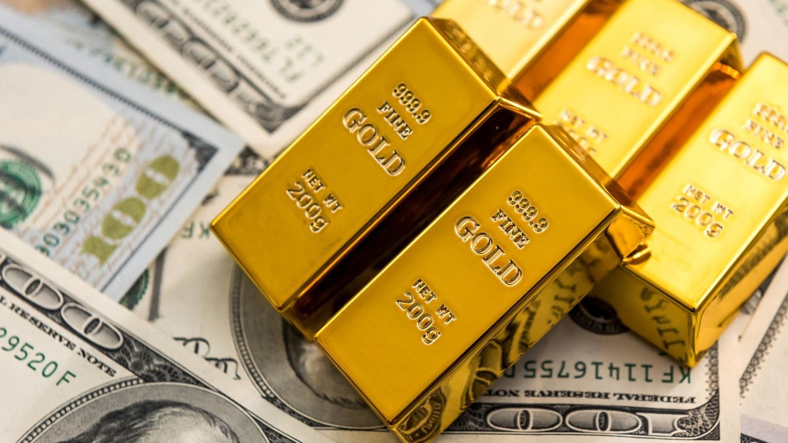 ارتفاع الذهب مع ضعف الدولار وتوترات الشرق الأوسط