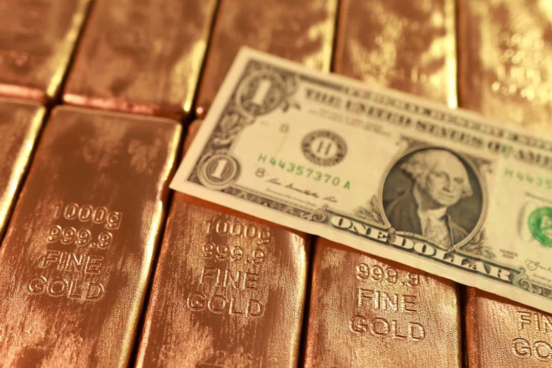 Gold drops as tensions rise