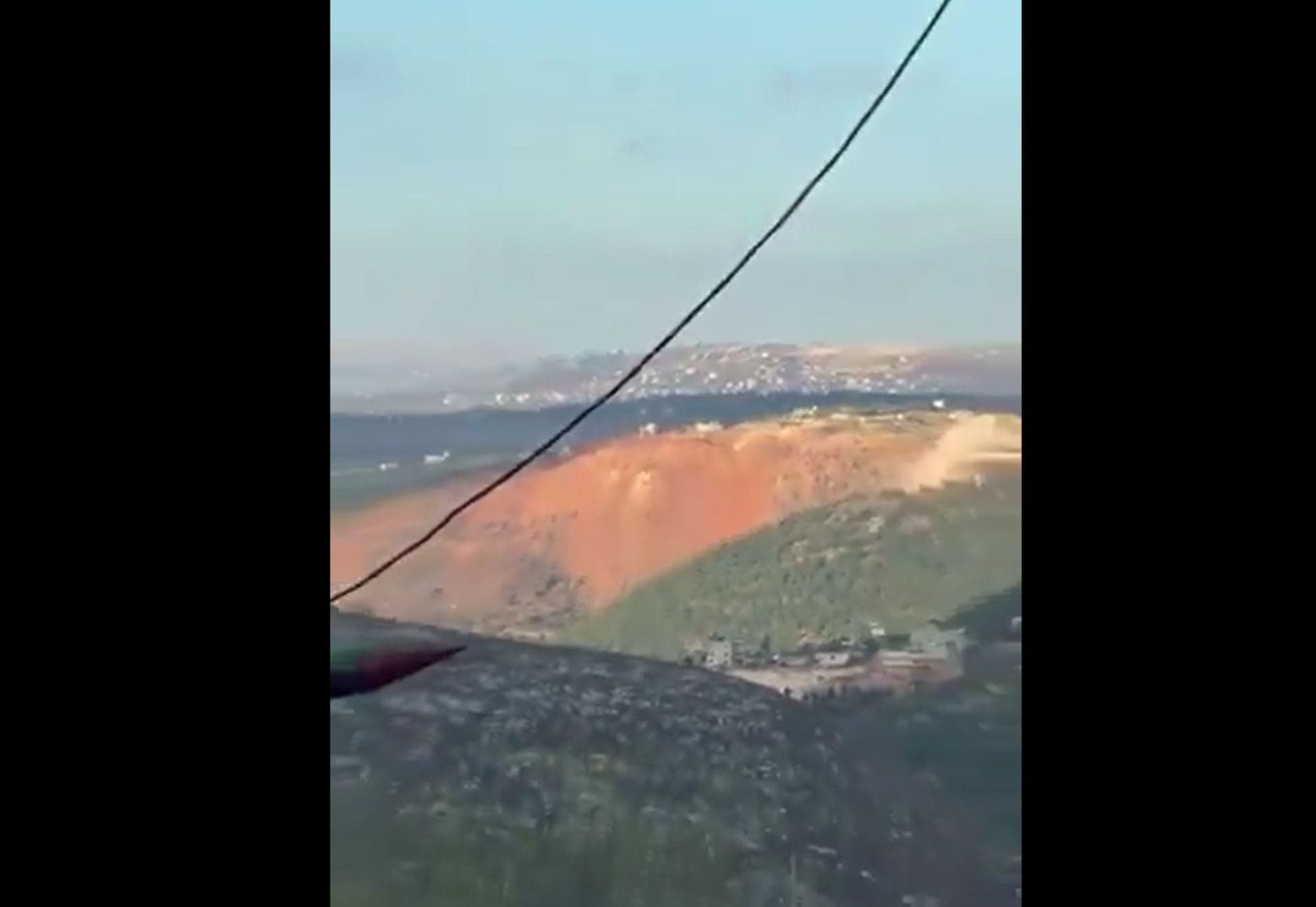انهيار جبل القنطرة بسبب التفجيرات