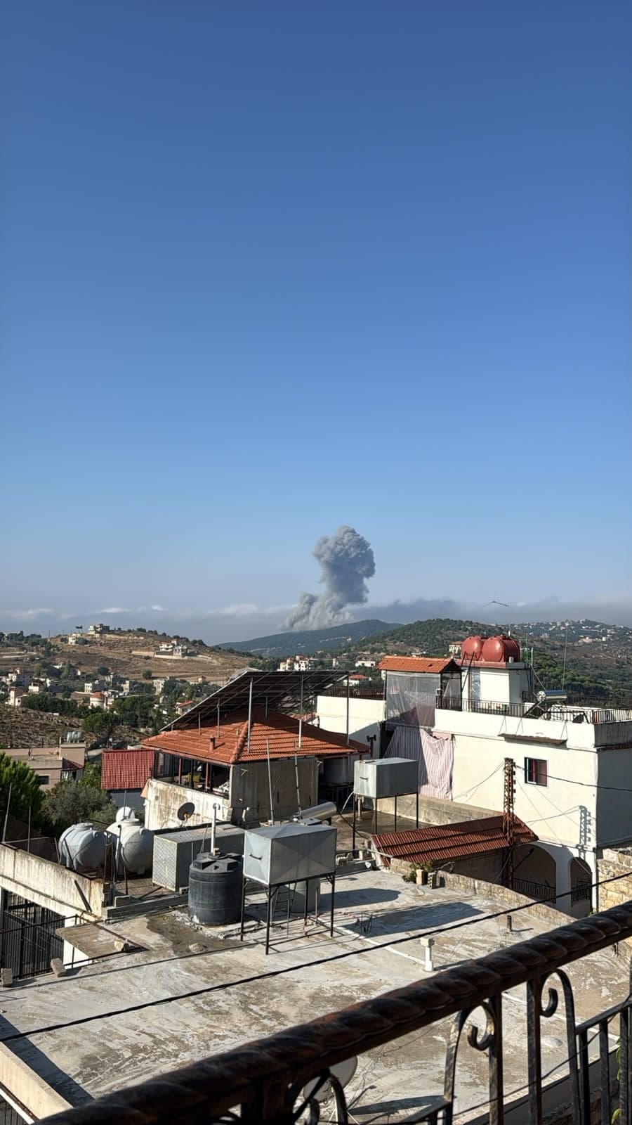 Israeli forces near Deir Mimas perimeter