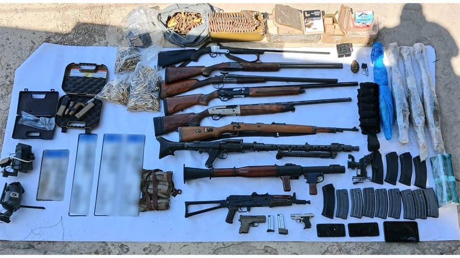Army detains seven suspects with weapons and drugs