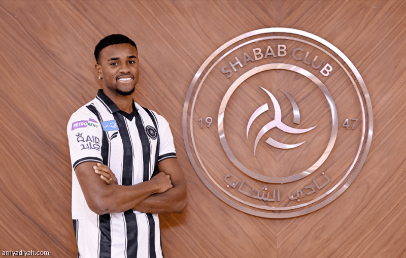 Young people borrowing Matias from Al-Ahli