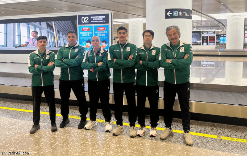 Al Nisban and Dawood play for Canada in green squash