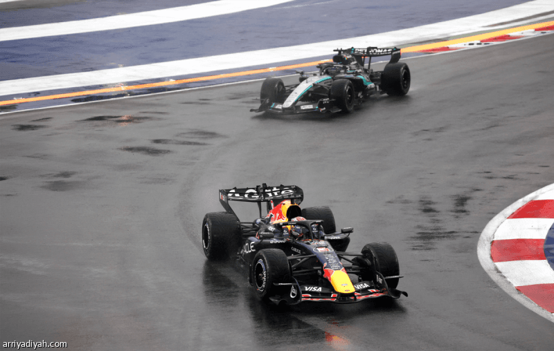 Verstappen leads at Singapore GP