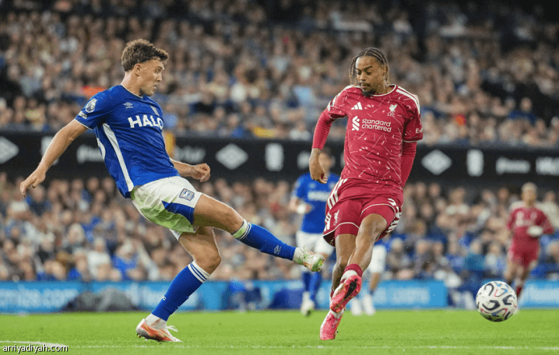 Turkish Airlines sponsors Liverpool's jersey