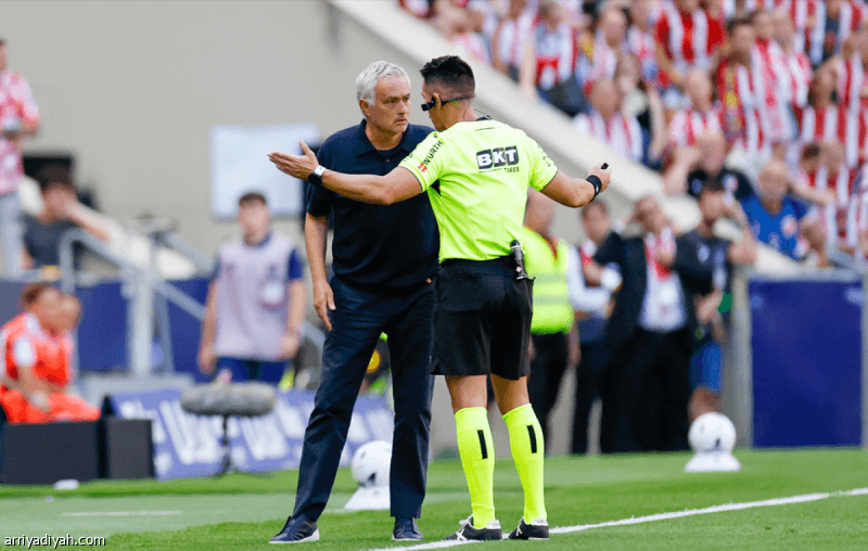Mourinho criticizes derby referee