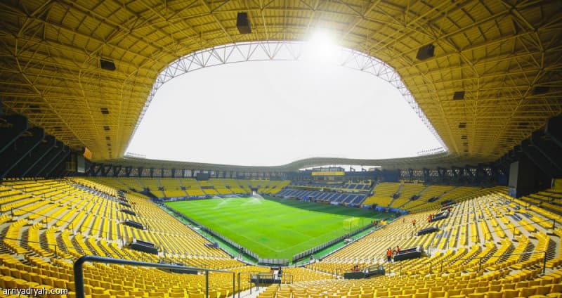 رابطة المحترفين تمنع نقل النصر والرياض