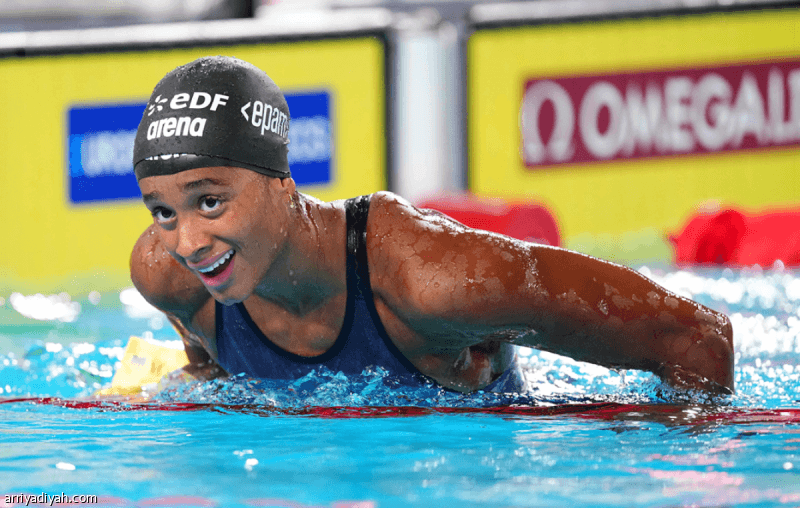 Curtis Sets New Swimming Record