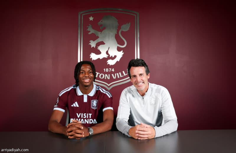Manchester United Signs Player, Joins Aston Villa